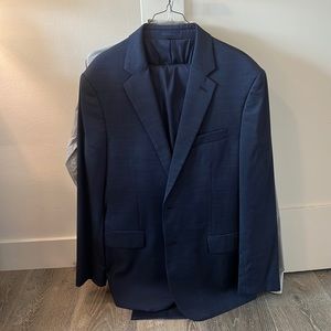 Joseph A Bank - Slim Fit Navy Suit, 1905 Collection. 43R Jacket, 33W pants